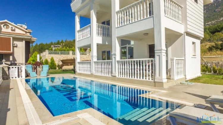 Fethiye Ölüdeniz'de doğa içinde müstakil villa